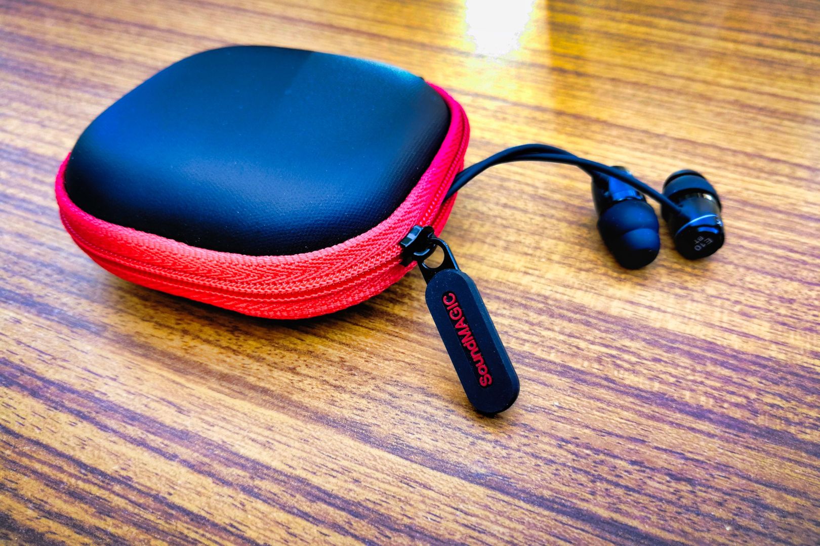 SoundMagic E10BT - pokrowiec