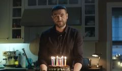 Życzenia urodzinowe Marcina Dorocińskiego reklamują ubezpieczenie na życie i zdrowie w PZU (wideo)