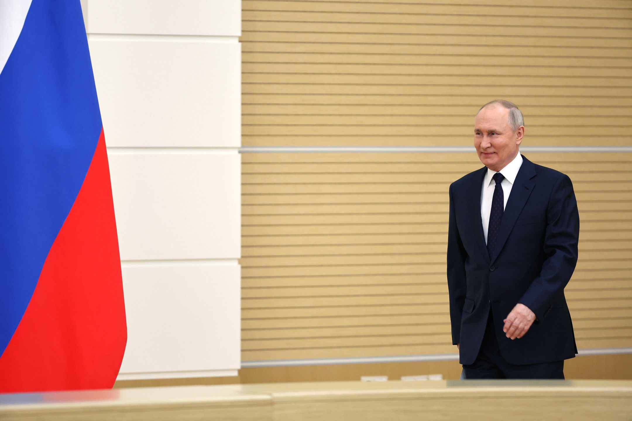 Russian President Vladimir Putin arrives to attend a meeting with judges of the Constitutional Court on Russian Constitution Day at the Novo-Ogaryovo state residence, outside Moscow, Russia, 12 December 2023. Since 1994, every year on December 12, the national holiday Constitution Day of the Russian Federation is celebrated. EPA/MIKHAIL TERESHCHENKO/SPUTNIK/KREMLIN POOL MANDATORY CREDIT Dostawca: PAP/EPA.