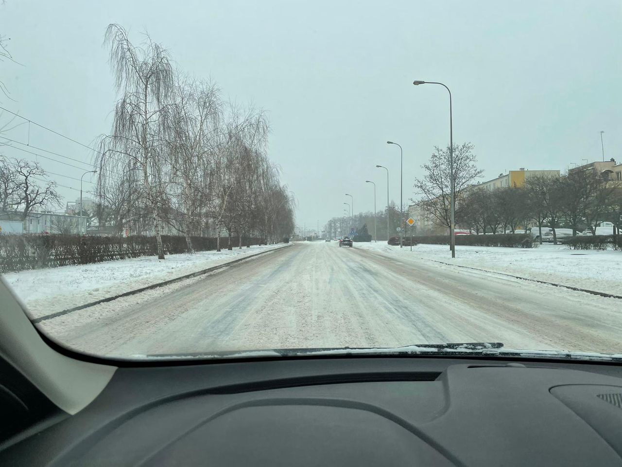 Proste zasady jazdy po śniegu i lodzie. Nie każdy ich przestrzega