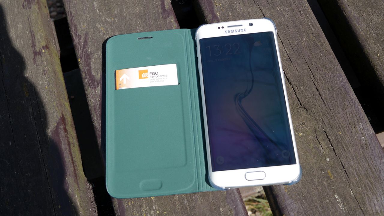 Galaxy S6 (edge) - pokrowce i ładowarka bezprzewodowa, czyli przegląd akcesoriów 7