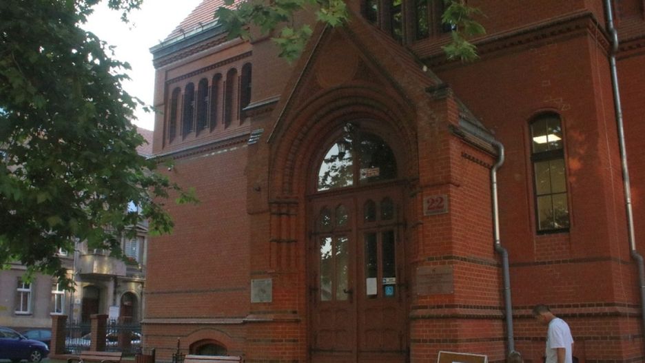 Legnicka Biblioteka Publiczna im. Tadeusza Guminskiego (Wojciech Obremski lca.pl)