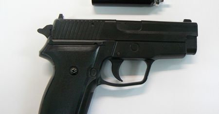 Z regionu: Kominiarka, pistolet i skradziony tablet…