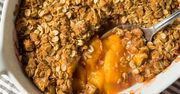 Zetrzyj marchewki i dorzuć płatki. Resztę zrobi za ciebie piekarnik
