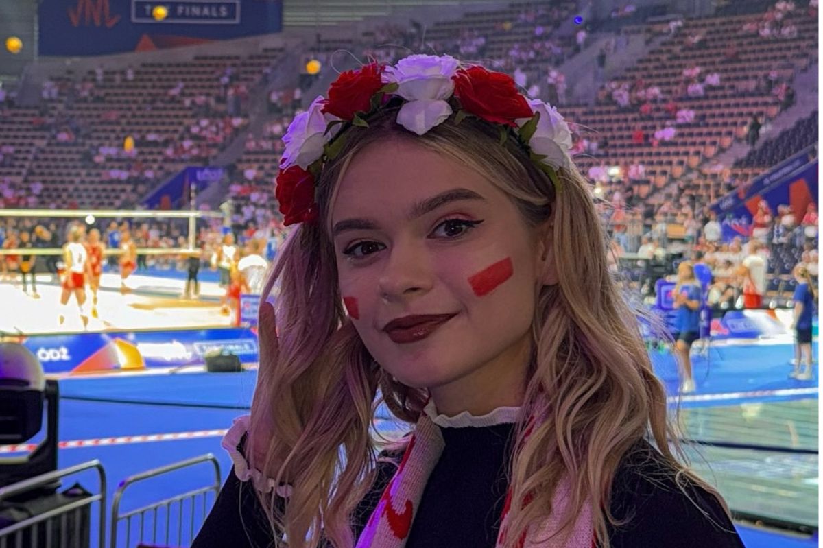 Julia Wróblewska przyszła na mecz polskich siatkarek. Pomyliła szaliki