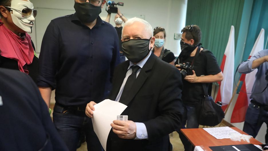 PiS planuje zmiany w kodeksie wyborczym. Na zdjęciu prezes Jarosław Kaczyński podczas głosowania