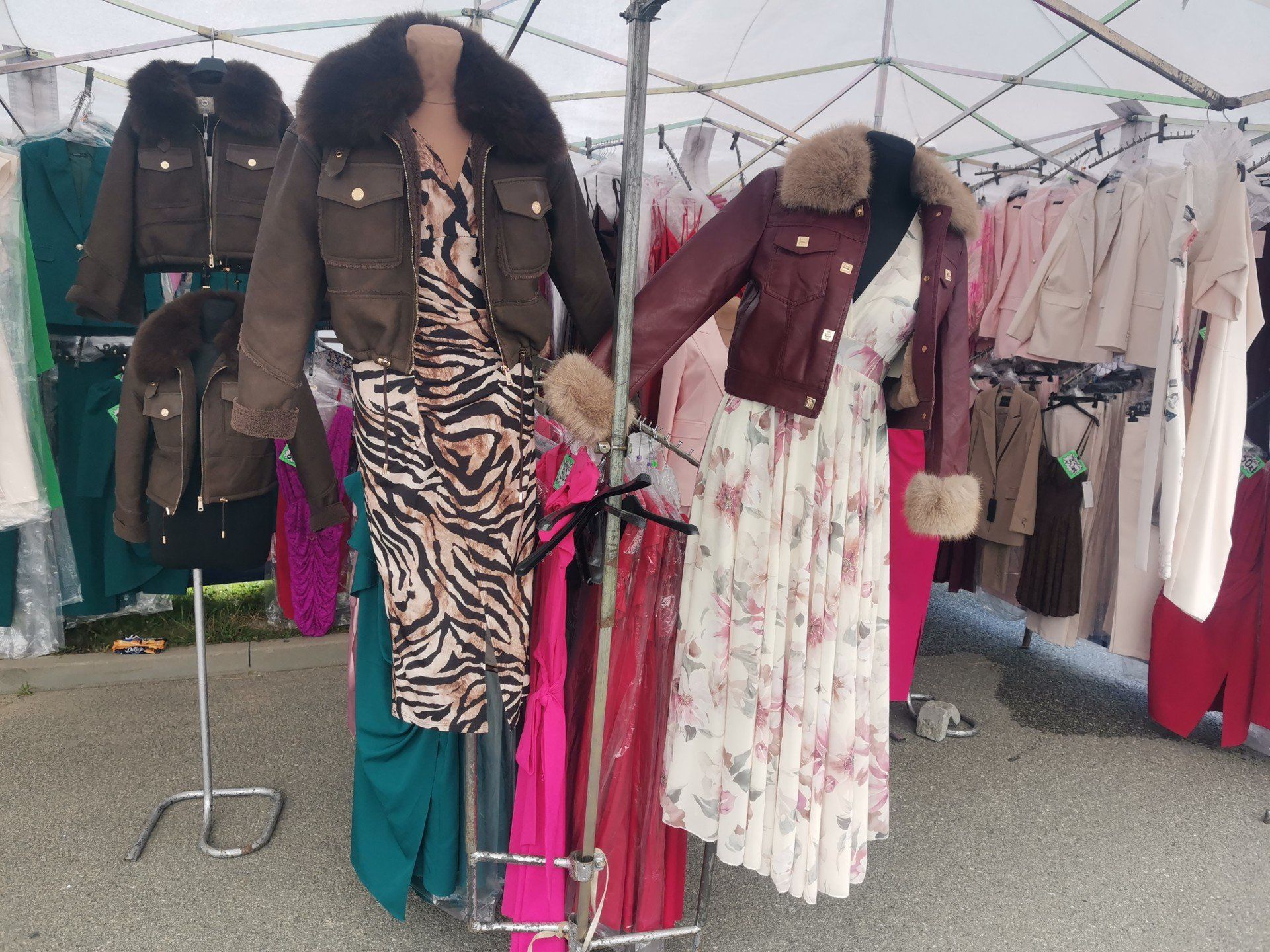 Klienci giełdy na ul. Dworaka mogli znaleźć coś dla siebie. Tradycyjnie wybór spośród odzieży i obuwia był ogromny i na każdą kieszeń.