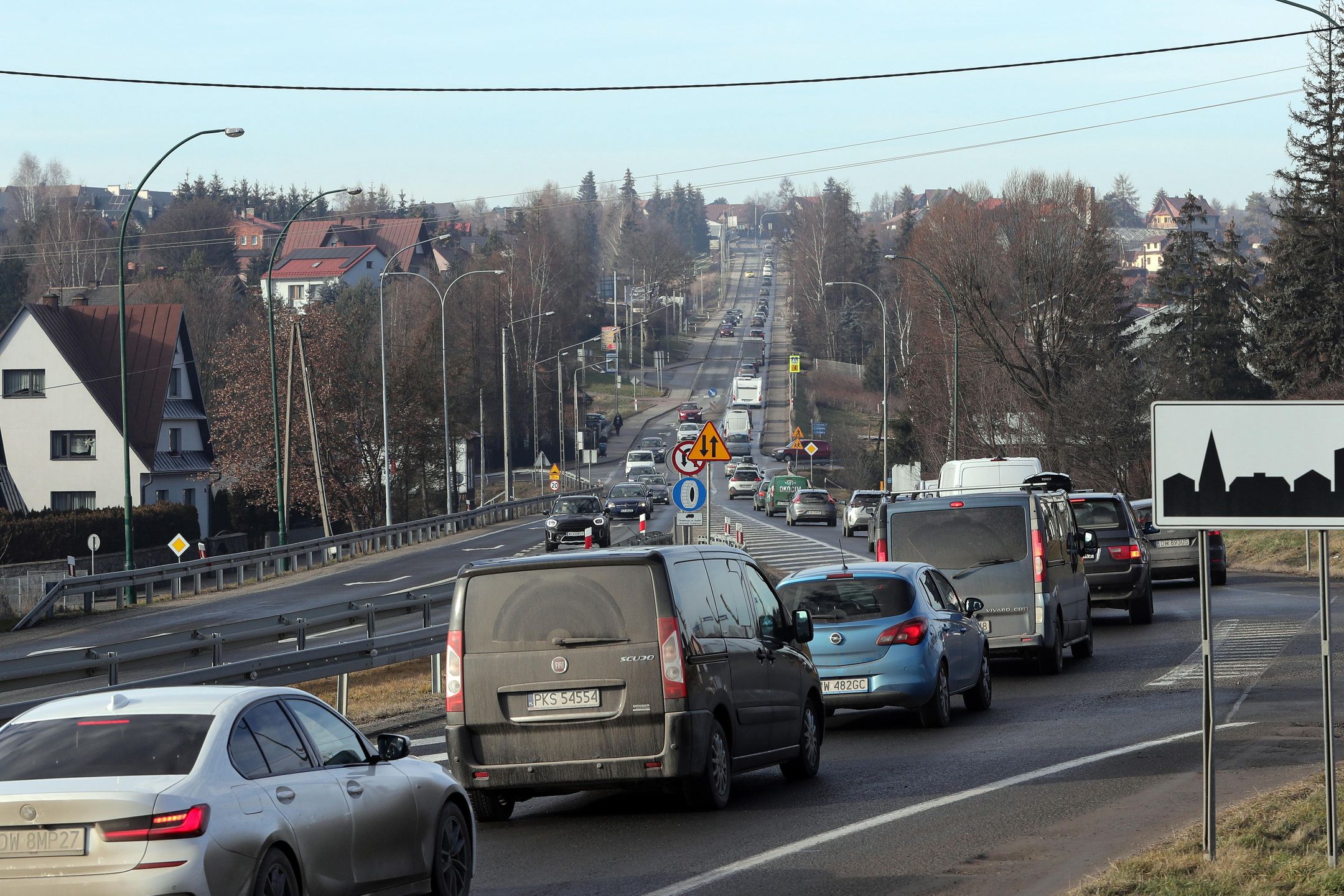 Nowy Targ ruch samochodowy na Zakopiance
Grzegorz Momot
korek, korki, na drodze, powroty, powr�t, ruch, ruch drogowy, ruch samochodowy, sylwester, sylwestrowa, wzmo�ony, zakopianka, samochody