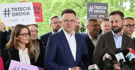 PiS obiecał 800 plus. Hołownia i Kosiniak-Kamysz: nasz program jest lepszy