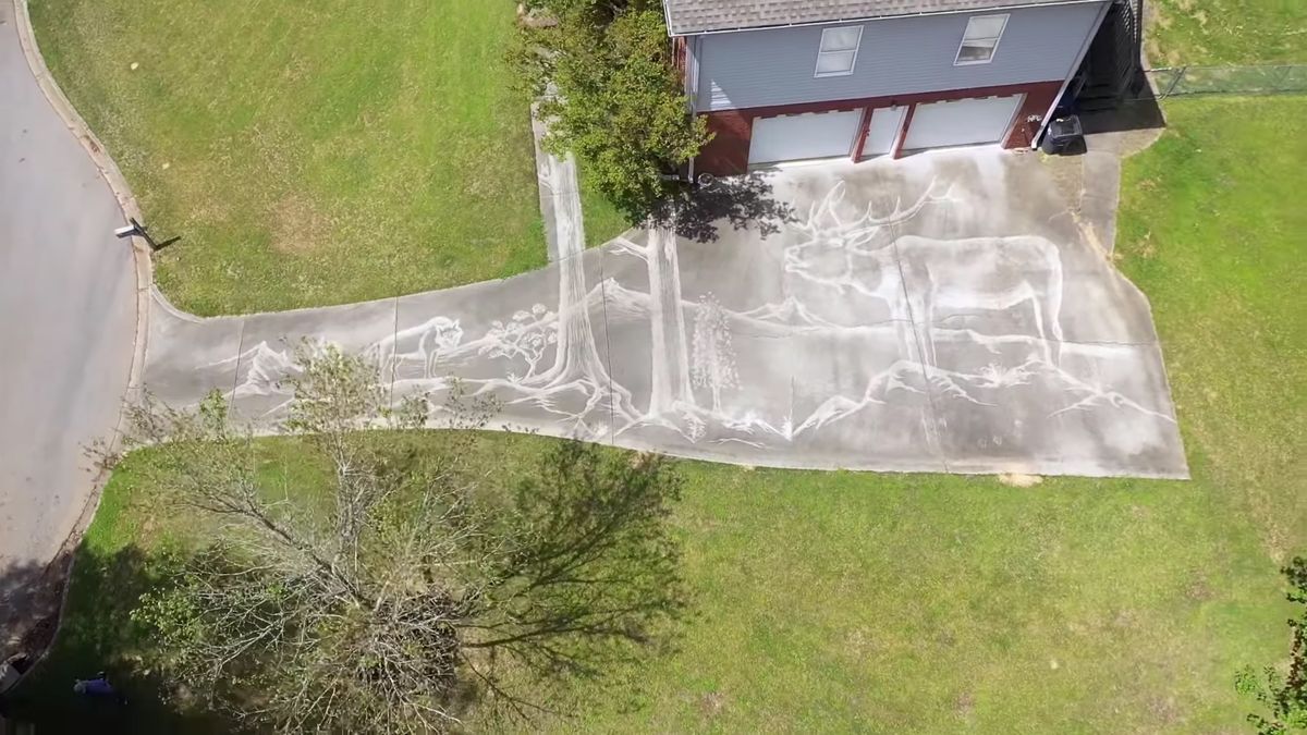 Niesamowity mural zrobiony… myjką ciśnieniową na podjeździe 1