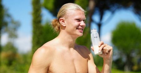 Wielki rywal Lewandowskiego je krowie serca. To nie wszystko