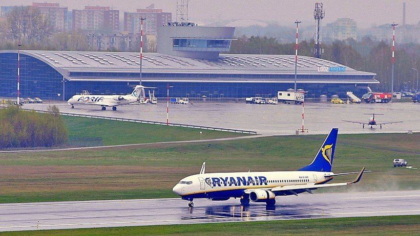 Samolot linii Ryanair na łódzkim lotnisku