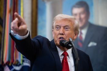 Dodatkowe cło na towary z Chin. Trump: Chiny zmusiły mnie do tego ruchu