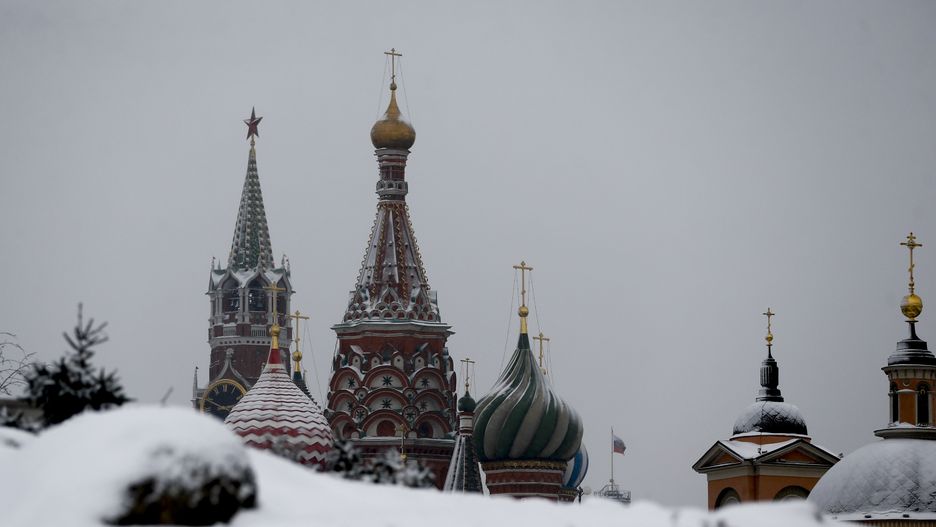 MOSCOW, RUSSIA - JANUARY 04: A view from the Zaryadye Park with Red Square and Kremlin Palace duringunfavorable weather conditions amid the novel coronavirus (COVID-19) pandemic in Moscow, Russia on January 04, 2021. (Photo by Sefa Karacan/Anadolu Agency via Getty Images)