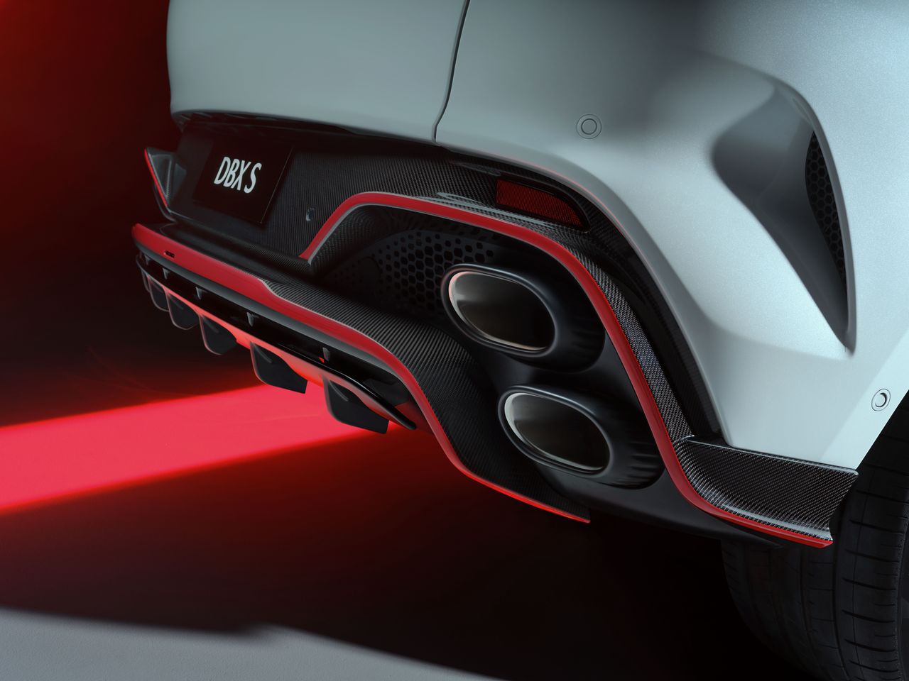 Aston Martin DBX S