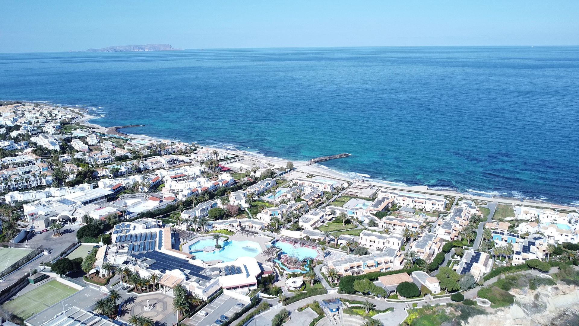 Kreta otoczona jest bezkresem morza