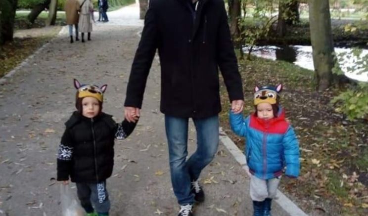 Ojciec sam wychowuje bliźniaków: Marcela i Łukasza