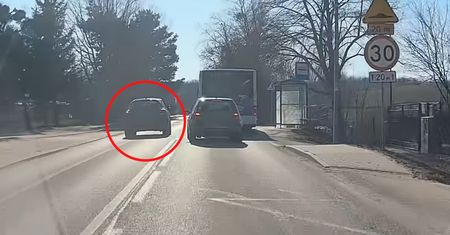 Autobus przywiózł dzieci. Skandaliczne zachowanie kierowcy