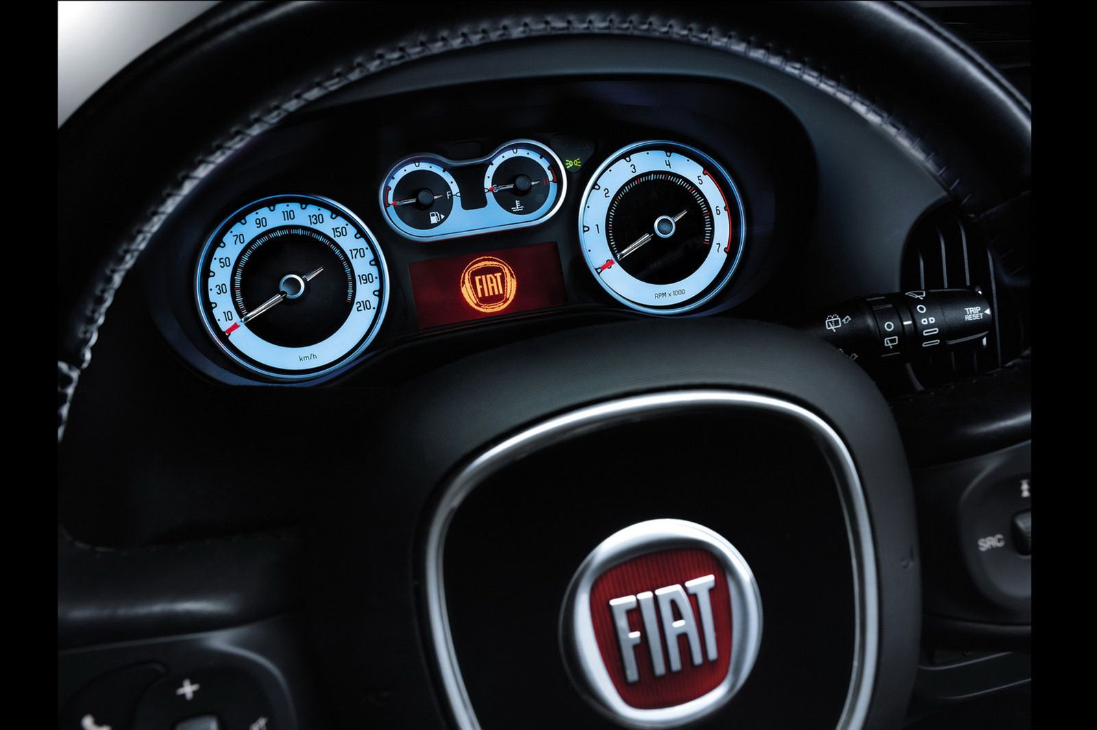 Fiat 500L - obszerna galeria zdjęć 37