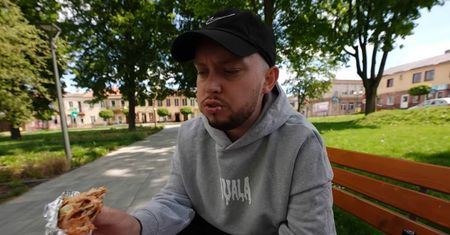 Książulo testował kebaby w Bełżycach. Spróbował też hot-doga, zapiekankę i hamburgera ze sklepu. Czy mu smakowało?