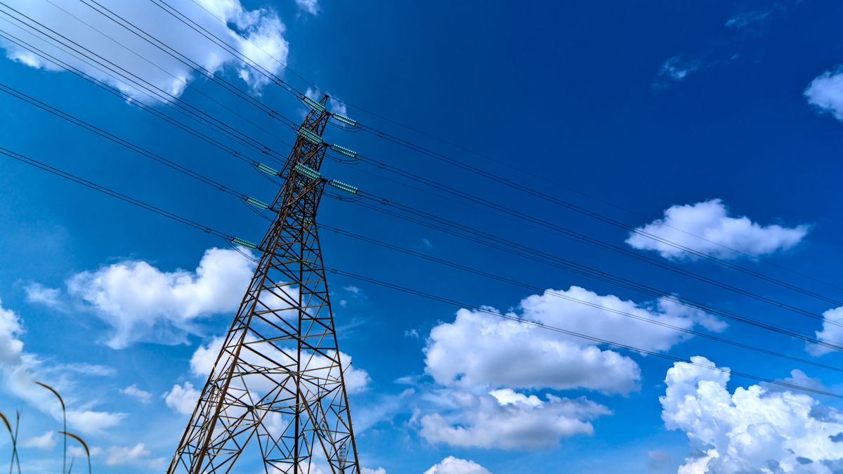 Na zdjęciu słup wysokiego napięcia