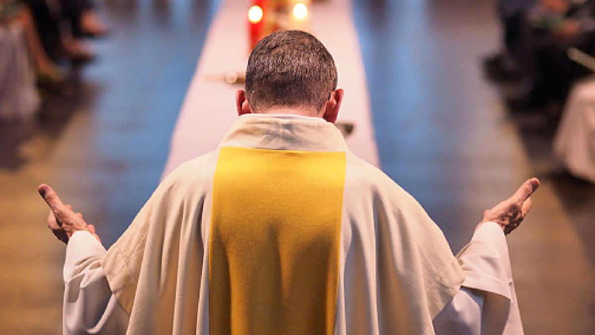 Ksiądz nie dopuszcza dzieci do bierzmowania. (zdjęcie poglądowe)