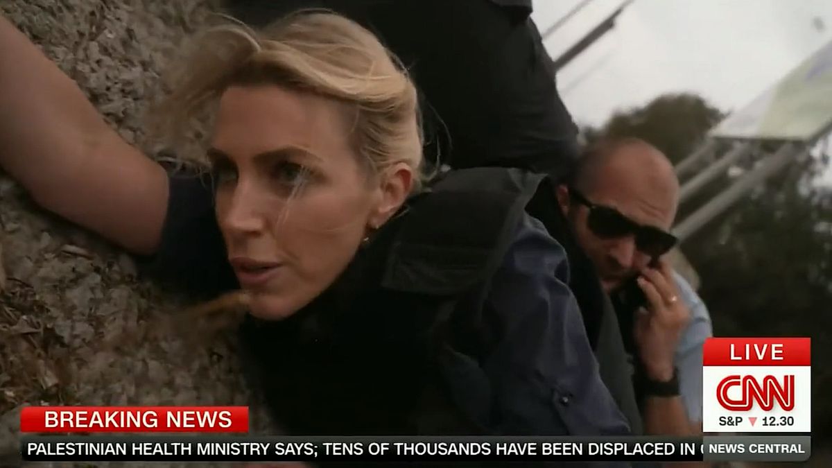 Korespondentka CNN ukrywa się przed atakiem rakietowym