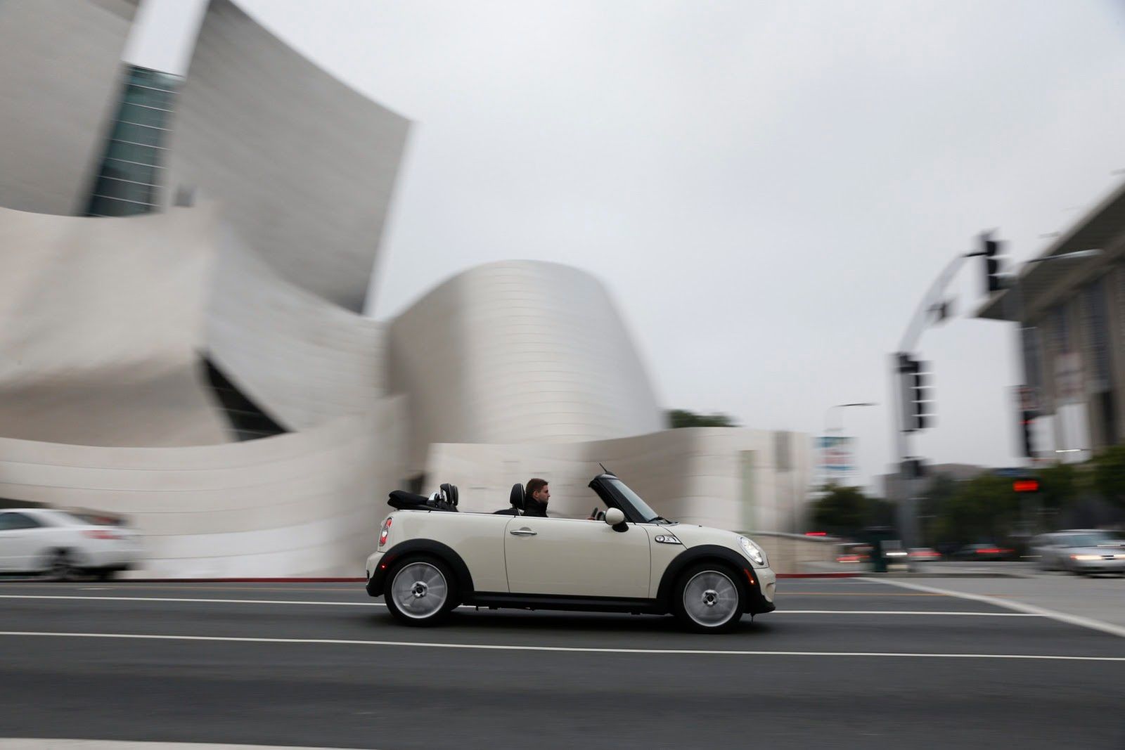 Galeria Mini jako celebracja sprzedaży półmilionowego egzemplarza w USA 83