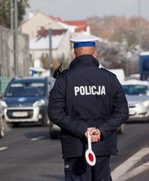 Punkty karne za jazdę po chodniku i pasach? MSWiA planuje nowy projekt
