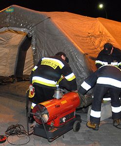 Strażacy pomagają na granicach kierowcom tirów