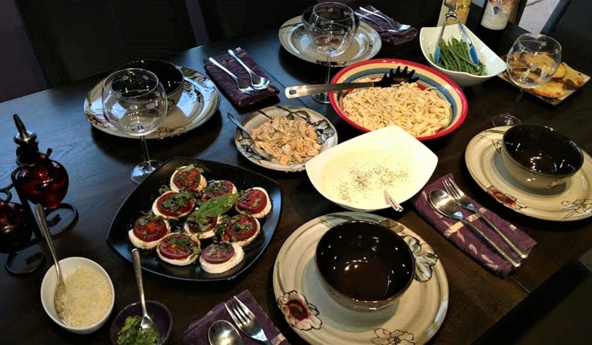 Włoska kolacja powinna być smaczna i klimatyczne - Pyszności; Foto Canva.com
