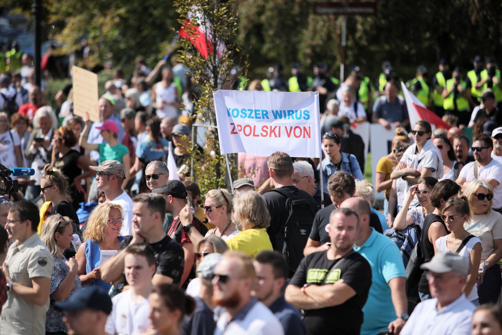 Protesty przeciwko pandemii. Nagle przerwał. "Mamy kolejny atak"