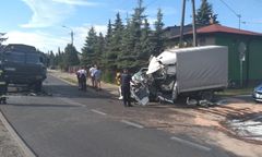 Koluszki. Wypadek wojskowej ciężarówki i busa. 5 osób rannych