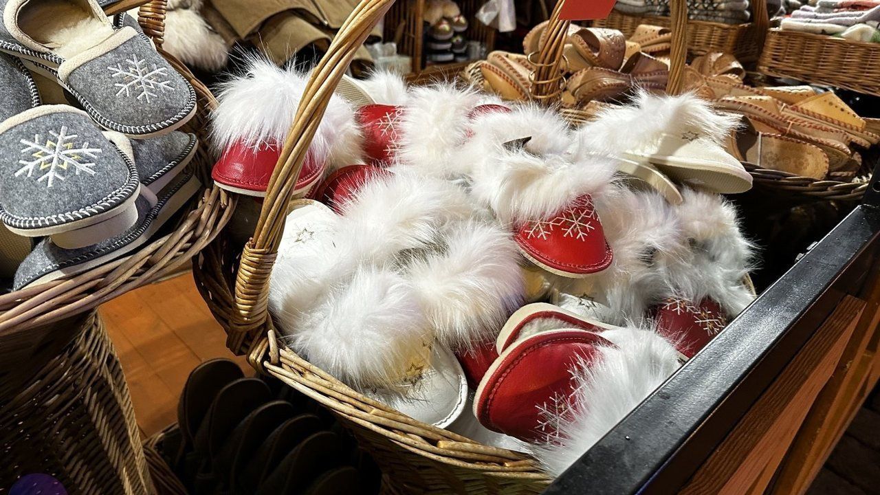 Tak wyglądał Jarmark Bożonarodzeniowy w Toruniu w roku minionym i poprzednim. Obecnie chętnych w całym kraju by na niego przyjechać w ramach wycieczki nie brakuje. Tym bardziej, że to zawsze wyjazdy połączone z dodatkowymi atrakcjami. Na takiej turystyce zarabia całe miasto: muzea, handel, gastronomia.