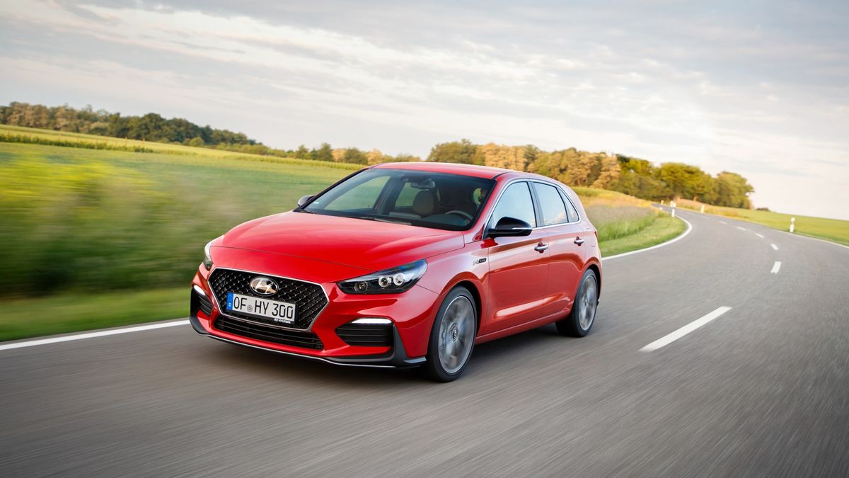 Hyundai i30 N Line wygląda prawie jak N-ka, ale kosztuje sporo mniej.