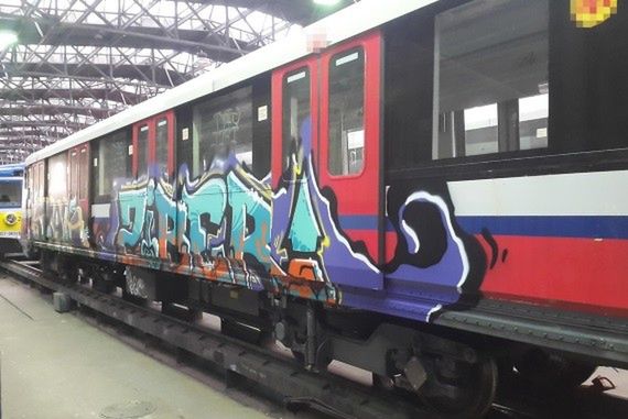 Graffiti na wagonach metra. Wandale poszukiwani