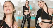 Bella Hadid chwali się brzuchem na ściance
