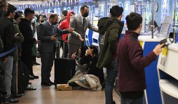 Kolejne samoloty z migrantami wystartowały z lotniska w Mińsku. "Lotnisko pękało w szwach"