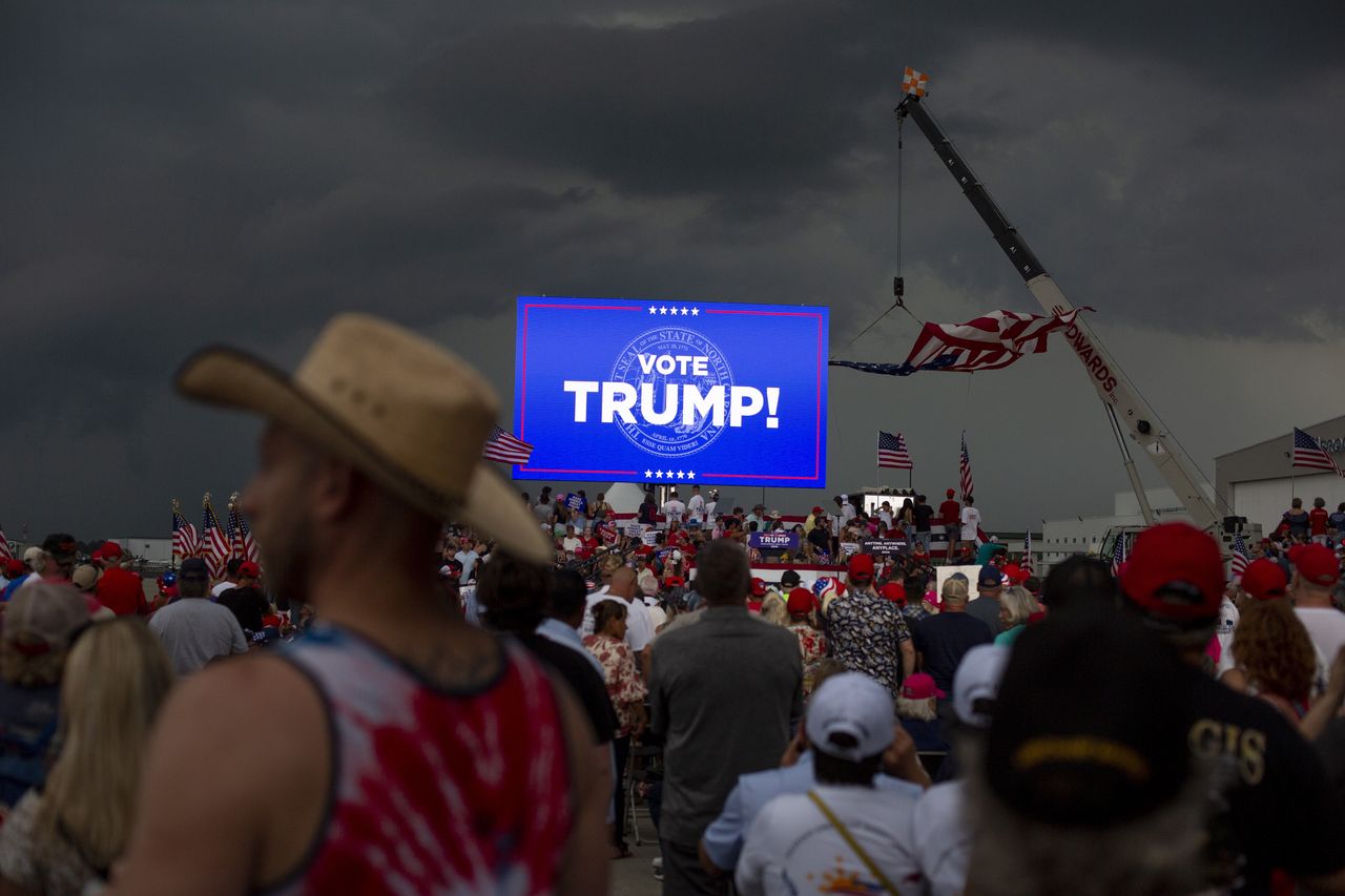 Donald Trump musiał odwołać swój wiec z powodu pogody. 