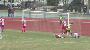 Awantura na meczu w Ełku. Bramkarz kopnął leżącego rywala