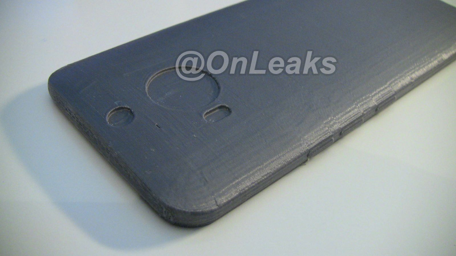 Atrapa HTC One M9+ uwieczniona na wideo u boku mniejszego brata 11