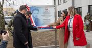 Bydgoszcz: Tablica poświęcona gen. Ryszardowi Kuklińskiemu przy szkole NATO