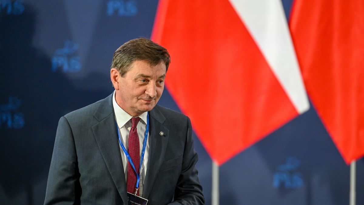 Marek Kuchci�ski
Stalowa Wola, 04.09.2022. Pose� PiS Marek Kuchci�ski uczestniczy w spotkaniu prezesa partii Jaros�awa Kaczy�skiego  w hali sportowej w Publicznej Szkole Podstawowej numer 3 imienia Bohater�w Westerplatte w Stalowej Woli, 4 bm. z mieszka�cami miasta - elektoratem PiS. (dd/dw) PAP/Darek Delmanowicz
Darek Delmanowicz
elektoratem pis, mieszka�cami miasta, PiS, polityk, polityka, prezes, spotkanie, spotkanie spotkania, stalowej woli, wizyta