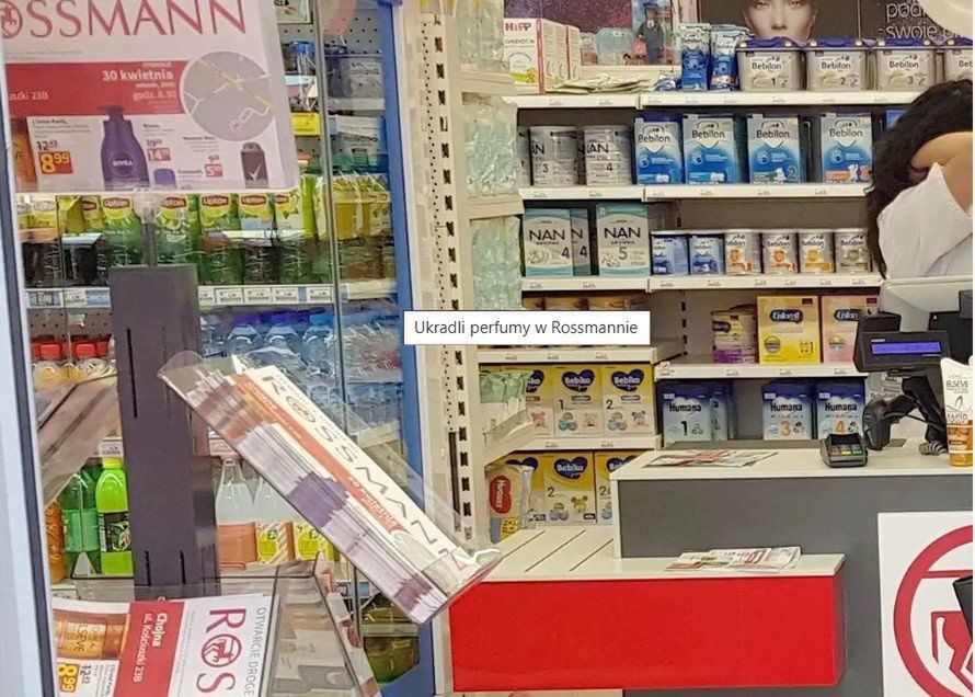 Krystian F. kradł drogie perfumy w drogerii Rosmann przy ul. Bankowej w Lubiczu Górnym pod Toruniem. Zimowa pora i kurtka takie łowy ułatwiają. Ale wpadł i został ukarany przez sąd- także podaniem nazwiska do publicznej wiadomości. Wyrok właśnie został upubliczniony.
