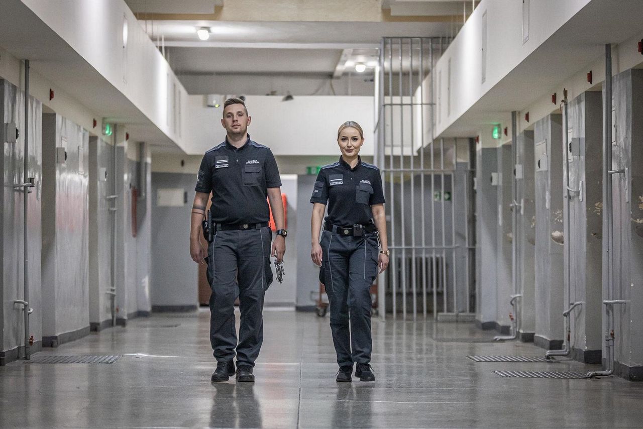 Zarobki w Służbie Więziennej. Tyle na rękę dostaje strażnik