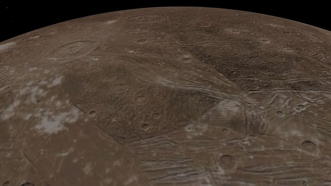 NASA pokazało zdjęcia Jowisza i jego największego księżyca