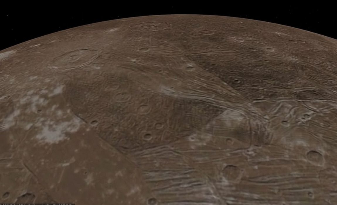 NASA pokazało zdjęcia Jowisza i jego największego księżyca