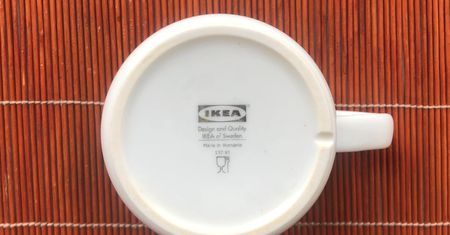 Tajemniczy rowek na spodzie kubków z Ikea. Nigdy nie zgadniesz, do czego służy