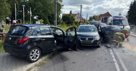 Uciekał Oplem przed policją. 17-latek rozbił auto, w akcji LPR