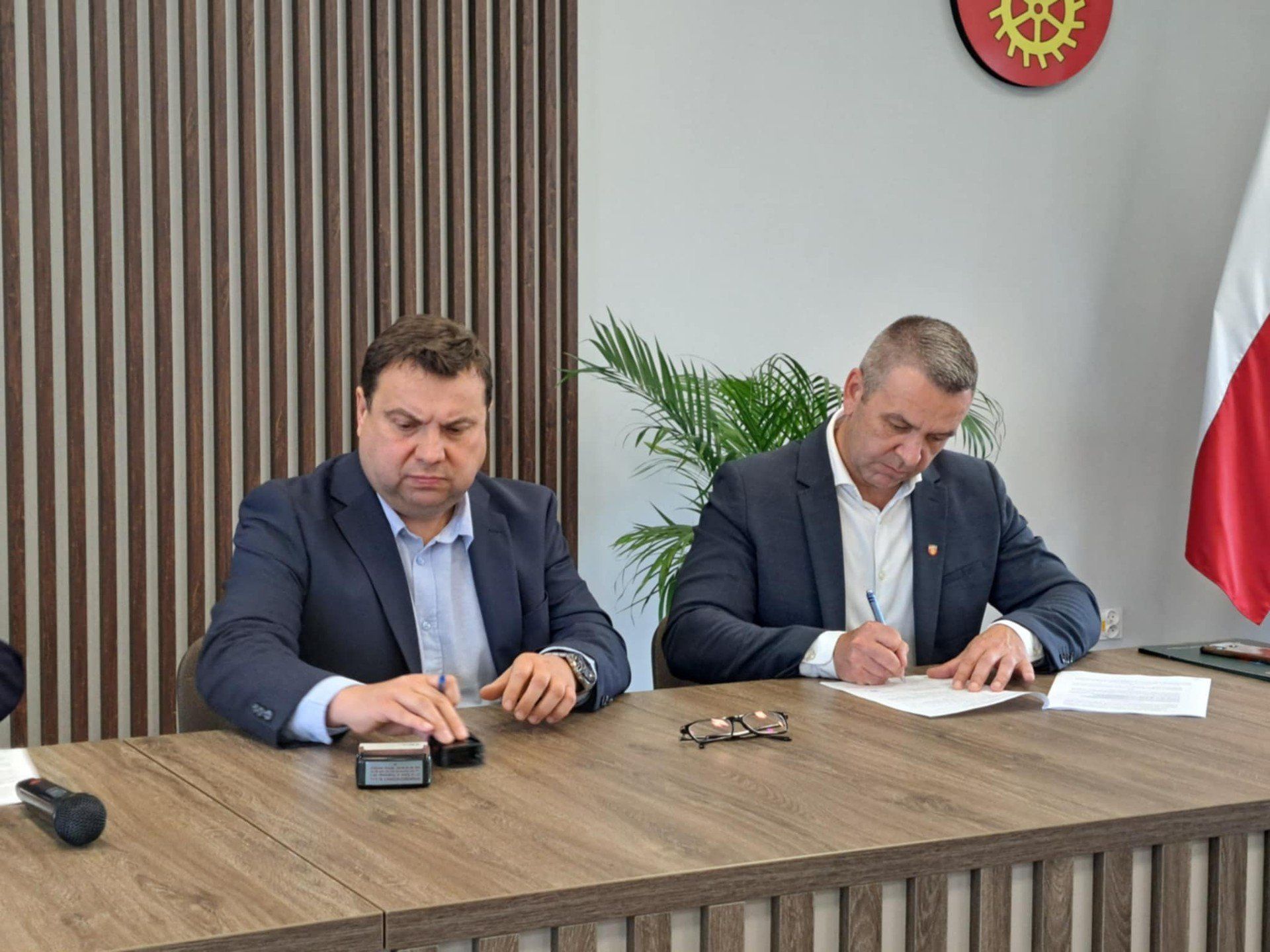 Podpisanie umowy na usunięcie toksycznych odpadów ze Stąporkowa